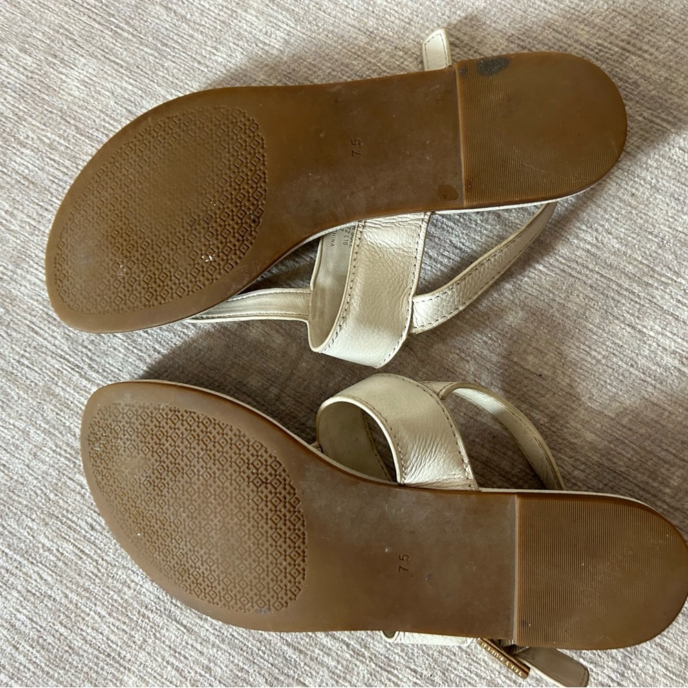 Tory Burch White Leather Logo Thong Sandals with Gold Hardware - Picture 4 of 5